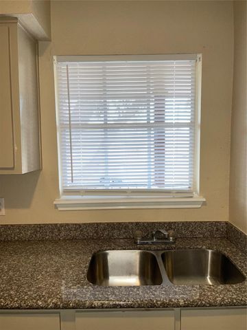 4710 Airport Boulevard 203, Houston, TX 77048