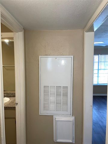 4710 Airport Boulevard 203, Houston, TX 77048