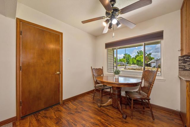606 Wales Dr, Folsom, CA 95630