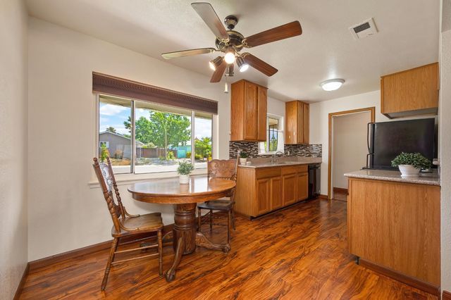 606 Wales Dr, Folsom, CA 95630