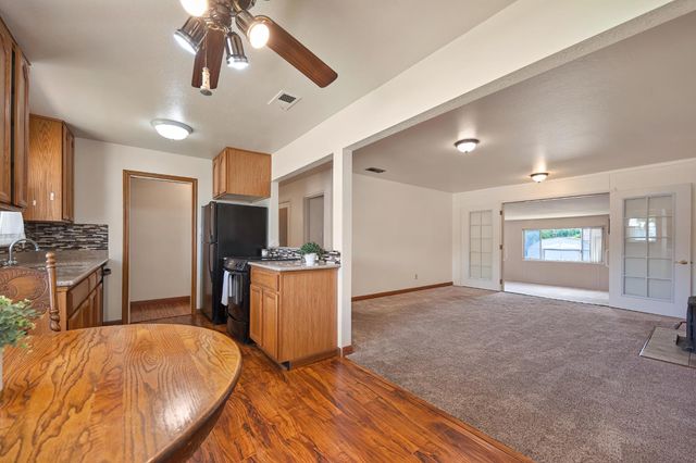 606 Wales Dr, Folsom, CA 95630