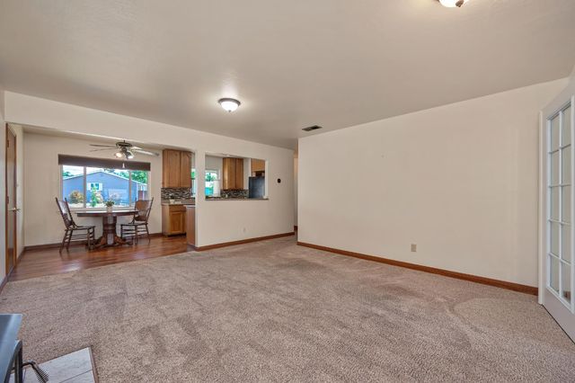 606 Wales Dr, Folsom, CA 95630