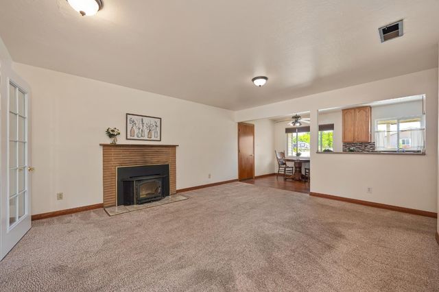 606 Wales Dr, Folsom, CA 95630