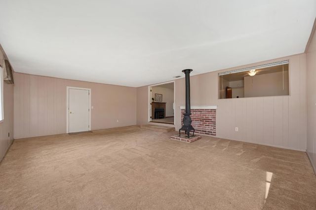 606 Wales Dr, Folsom, CA 95630