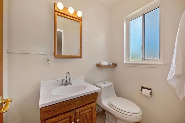 606 Wales Dr, Folsom, CA 95630