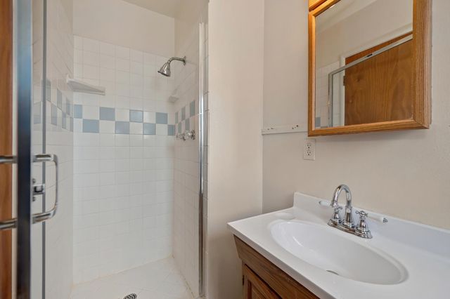 606 Wales Dr, Folsom, CA 95630