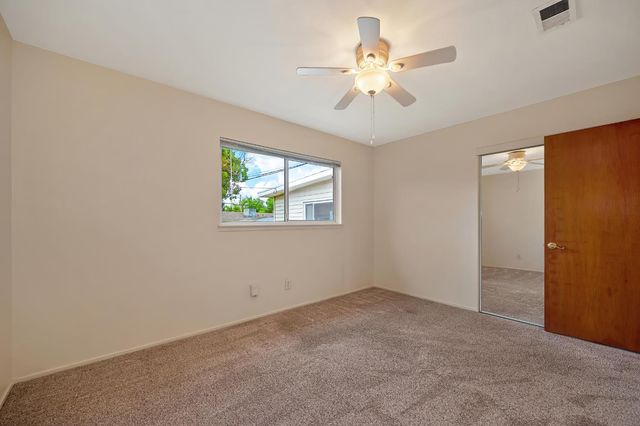 606 Wales Dr, Folsom, CA 95630