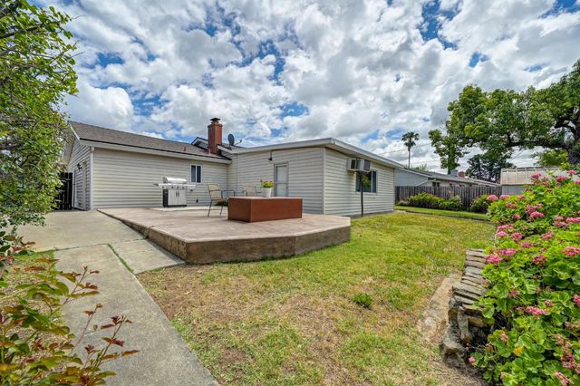 606 Wales Dr, Folsom, CA 95630