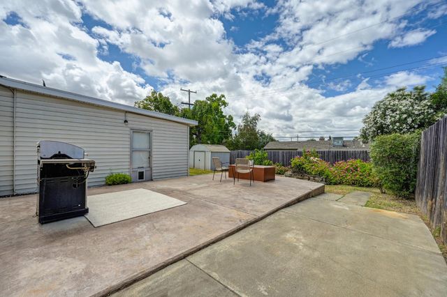 606 Wales Dr, Folsom, CA 95630