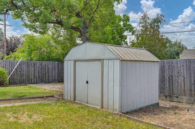 606 Wales Dr, Folsom, CA 95630