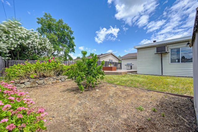 606 Wales Dr, Folsom, CA 95630
