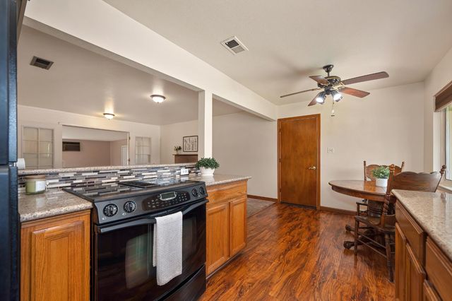 606 Wales Dr, Folsom, CA 95630