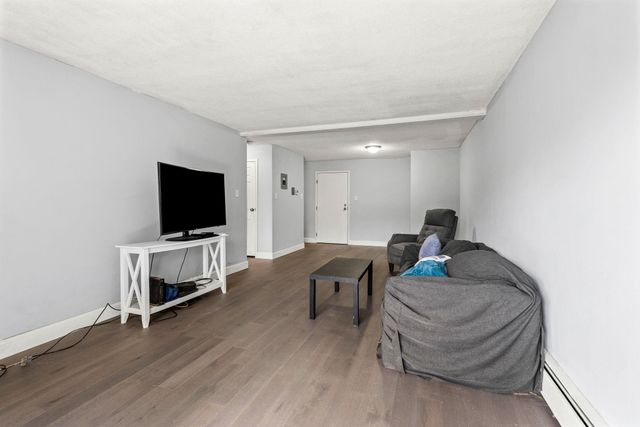 2 Silvestri Cir Unit 4, Derry, NH 03038