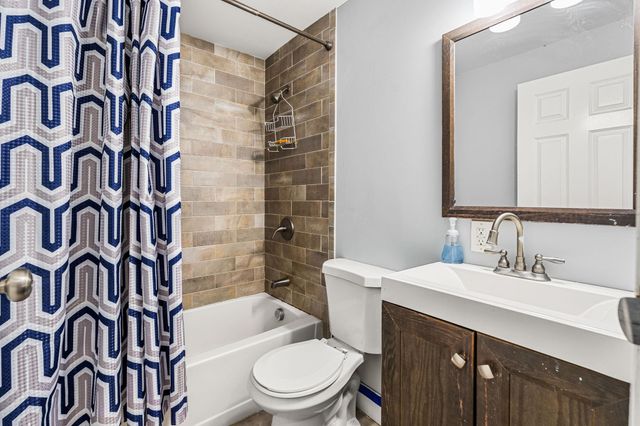 2 Silvestri Cir Unit 4, Derry, NH 03038