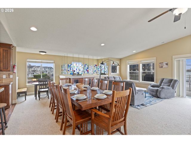 3208 Nw JETTY Ave, Lincoln City, OR 97367