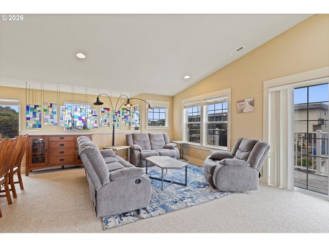 3208 Nw JETTY Ave, Lincoln City, OR 97367