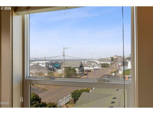 3208 Nw JETTY Ave, Lincoln City, OR 97367