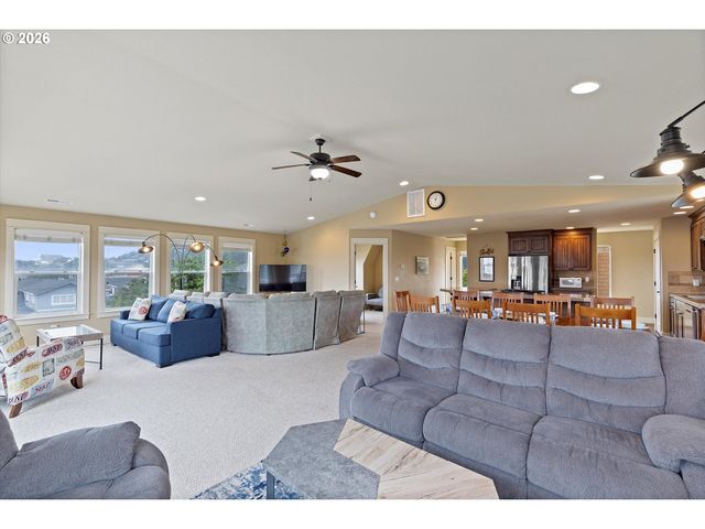 3208 Nw JETTY Ave, Lincoln City, OR 97367