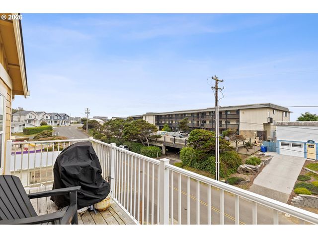 3208 Nw JETTY Ave, Lincoln City, OR 97367