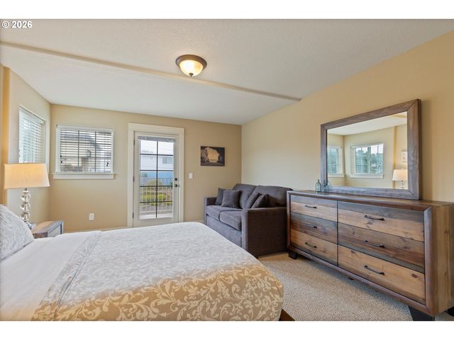 3208 Nw JETTY Ave, Lincoln City, OR 97367