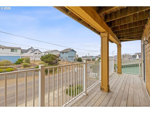 3208 Nw JETTY Ave, Lincoln City, OR 97367
