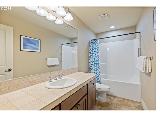 3208 Nw JETTY Ave, Lincoln City, OR 97367