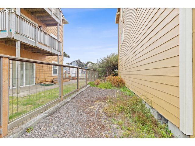 3208 Nw JETTY Ave, Lincoln City, OR 97367