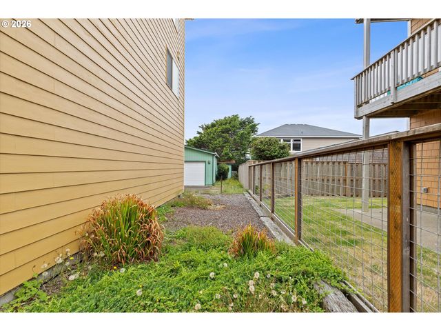 3208 Nw JETTY Ave, Lincoln City, OR 97367