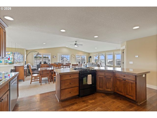 3208 Nw JETTY Ave, Lincoln City, OR 97367