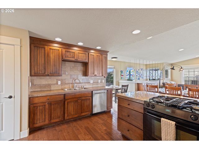 3208 Nw JETTY Ave, Lincoln City, OR 97367