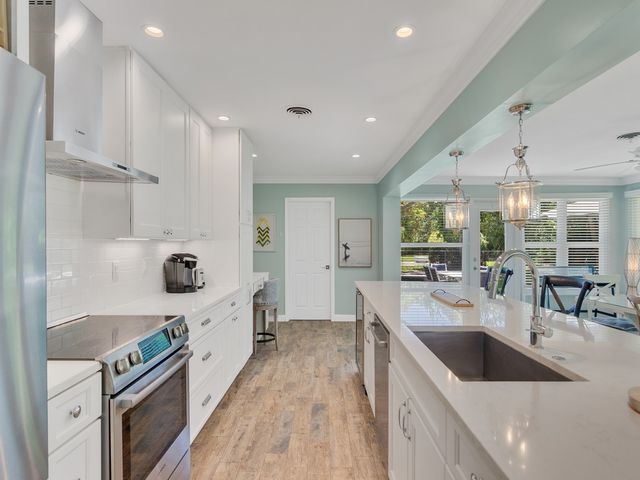706 Iris Lane, Vero Beach, FL 32963