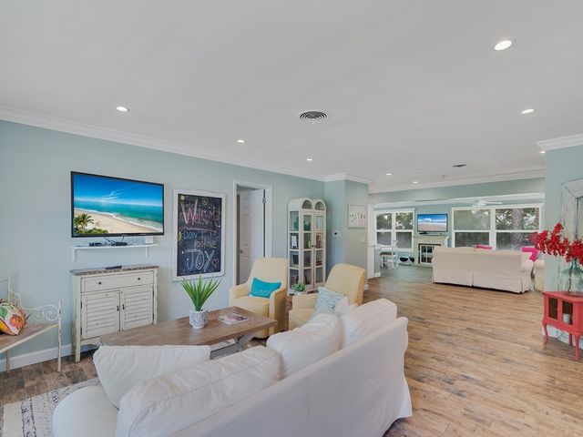 706 Iris Lane, Vero Beach, FL 32963