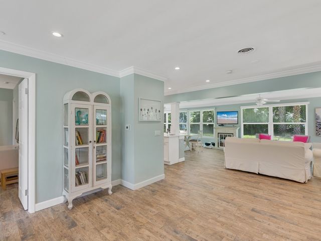 706 Iris Lane, Vero Beach, FL 32963