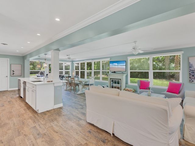 706 Iris Lane, Vero Beach, FL 32963