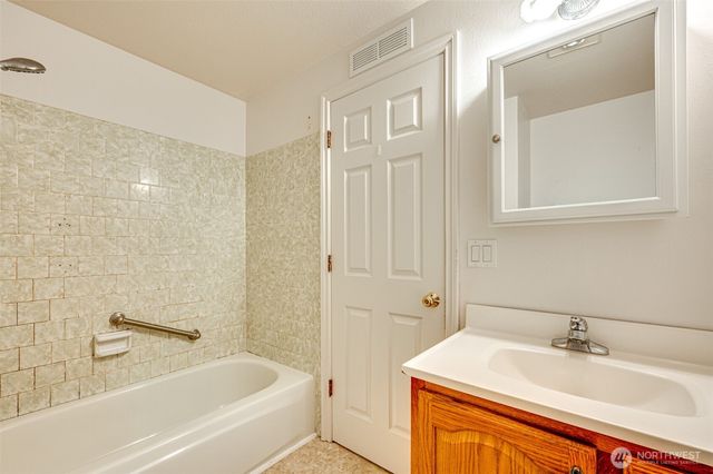 320 Fir Avenue, Woodland, WA 98674