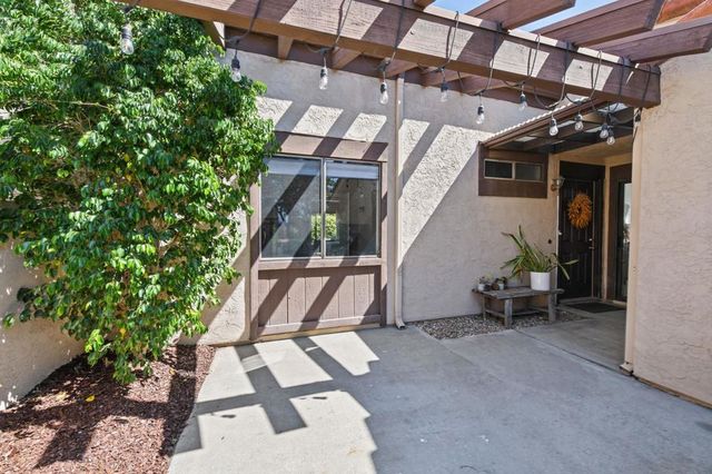 2099 Golden Circle, Escondido, CA 92026