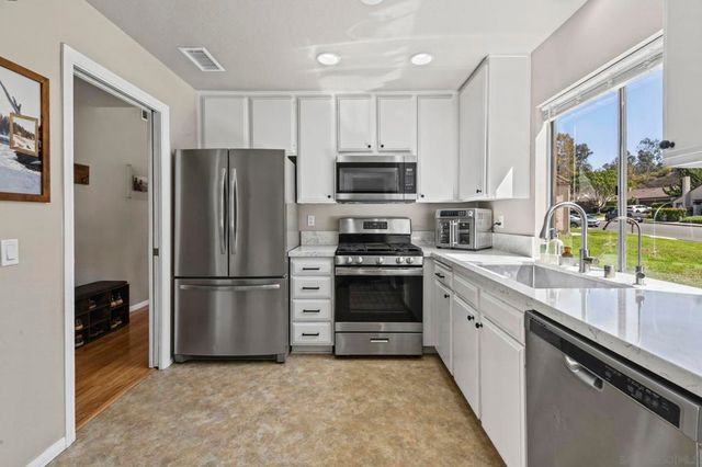 2099 Golden Circle, Escondido, CA 92026