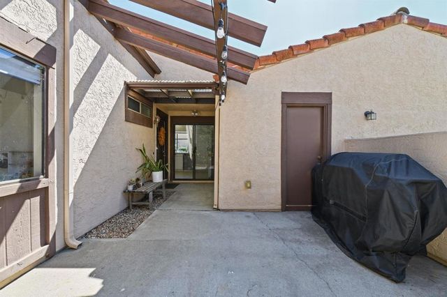 2099 Golden Circle, Escondido, CA 92026