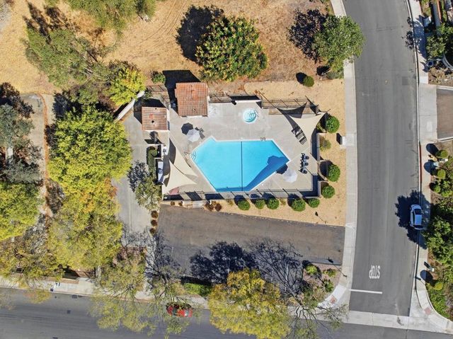 2099 Golden Circle, Escondido, CA 92026