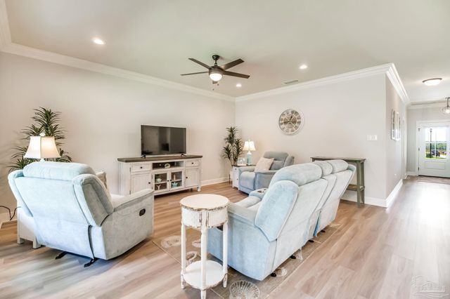 4246 Southern Palm Dr, Pace, FL 32571