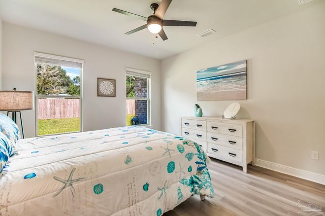 4246 Southern Palm Dr, Pace, FL 32571
