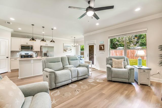 4246 Southern Palm Dr, Pace, FL 32571