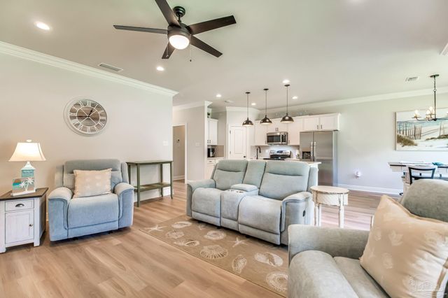 4246 Southern Palm Dr, Pace, FL 32571