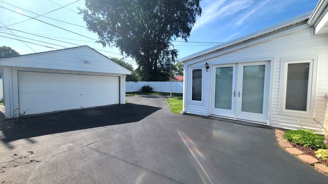 11022 Massasoit, Chicago Ridge, IL 60415