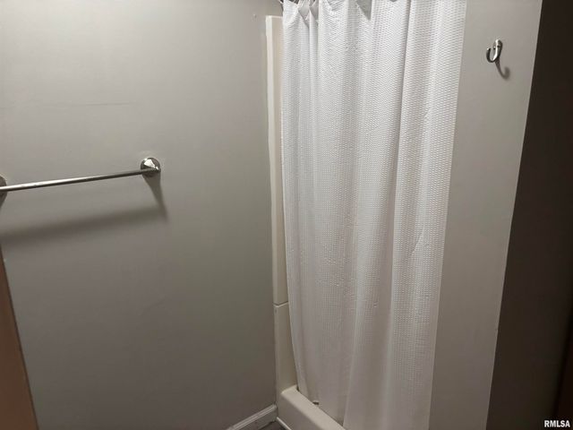 205 S EMERALD Lane, Carbondale, IL 62901