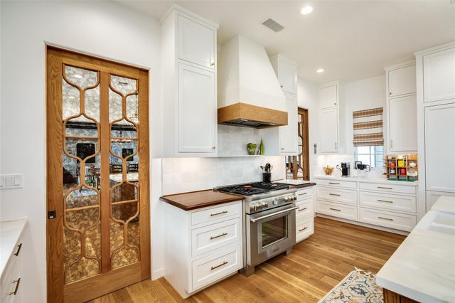 117 Island Passage, Galveston, TX 77554