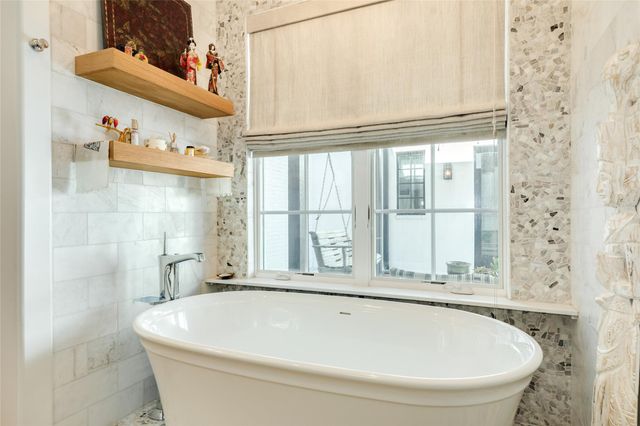 117 Island Passage, Galveston, TX 77554