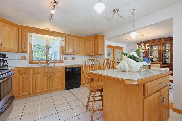 80 Joanne Rd, Stoughton, MA 02072