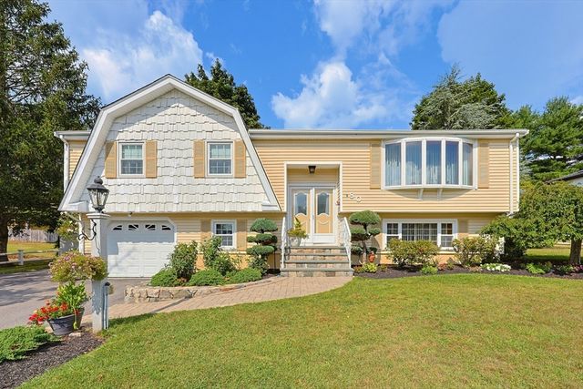80 Joanne Rd, Stoughton, MA 02072