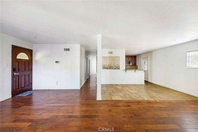 7044 White Oak, Van Nuys, CA 91406